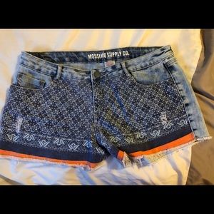 Mossimo shorts size 15 fit like a 10/12.